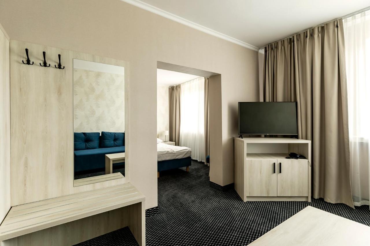Hotel Almarco Шрода-Вєлькопольска Екстер'єр фото